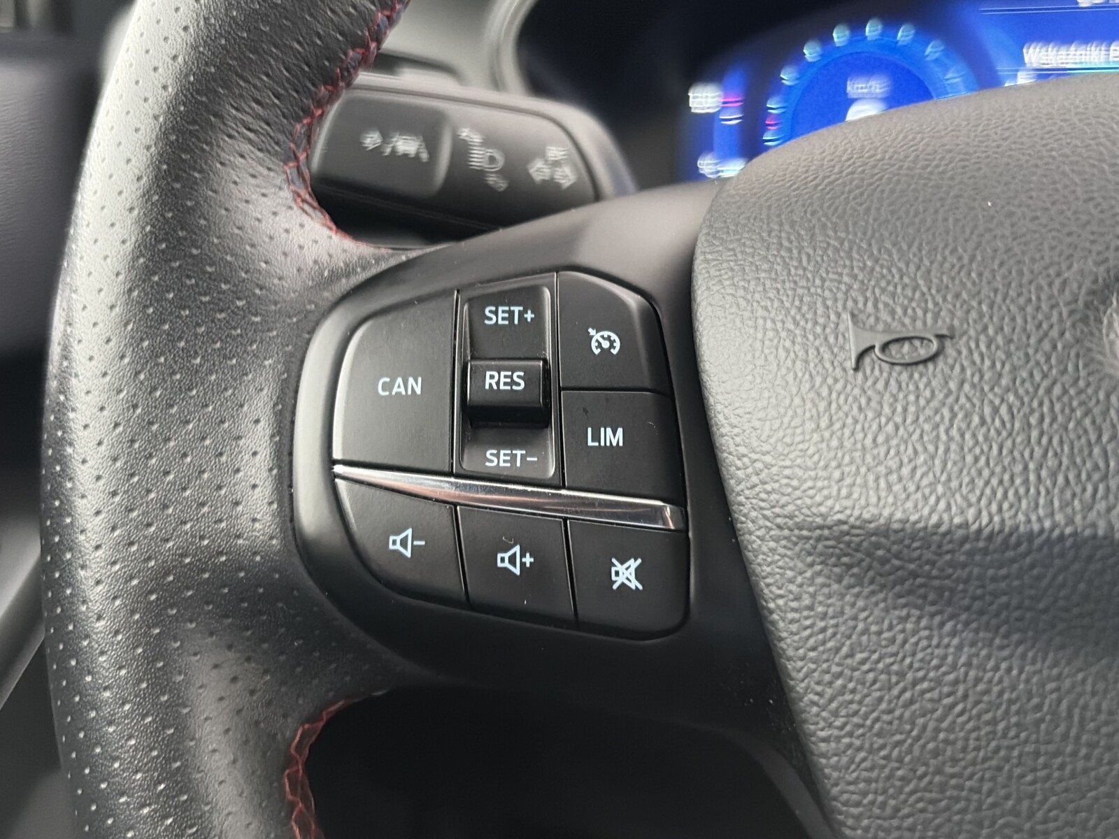 Ford Focus - zdjęcie 30
