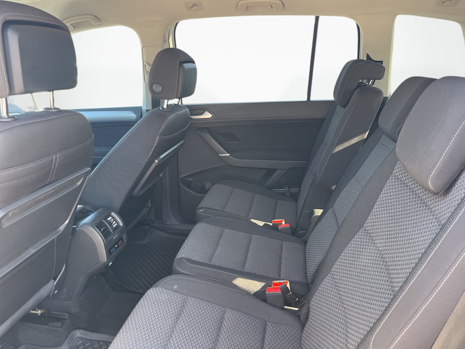 Volkswagen Touran - zdjęcie 10