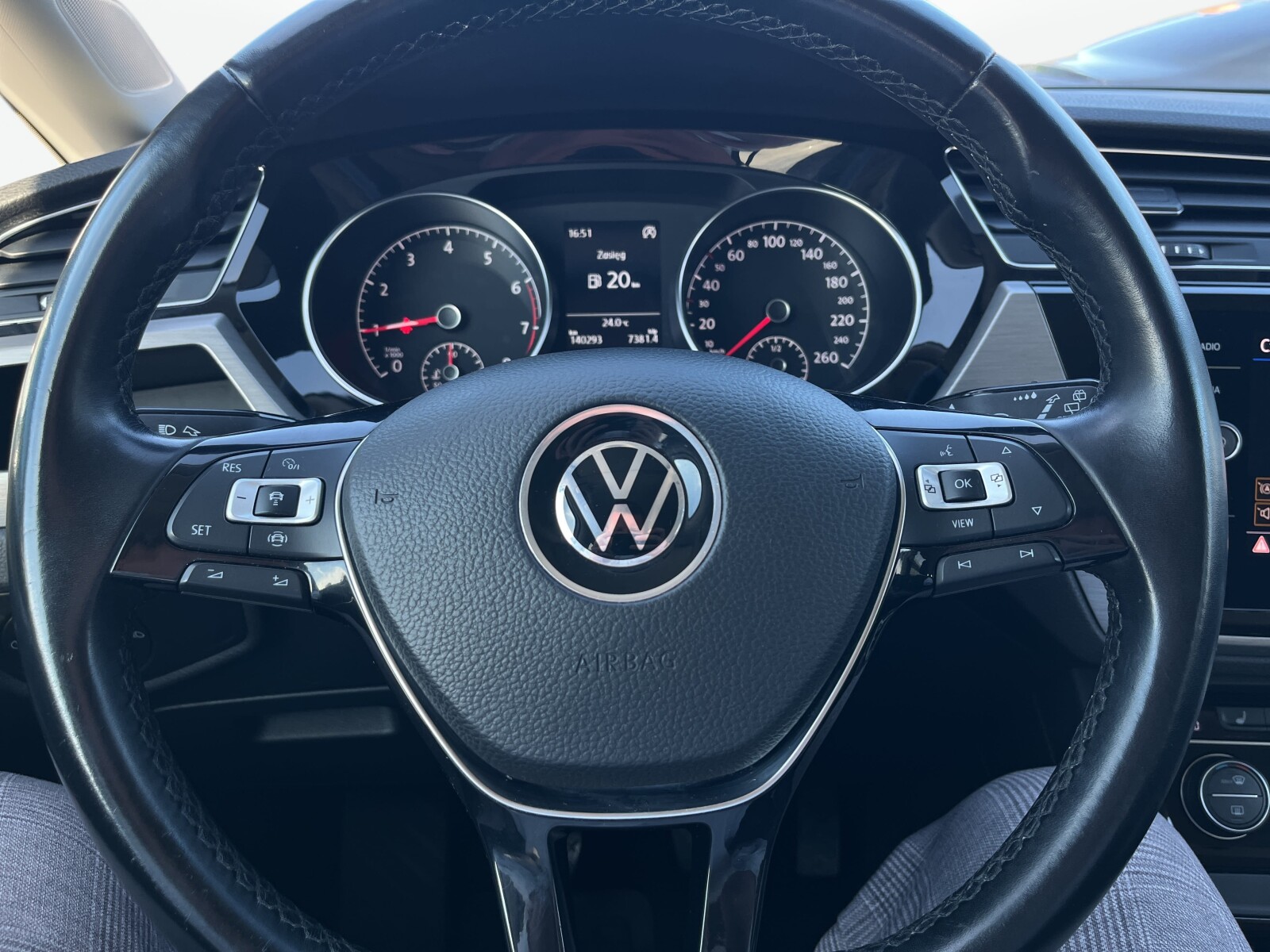 Volkswagen Touran - zdjęcie 14