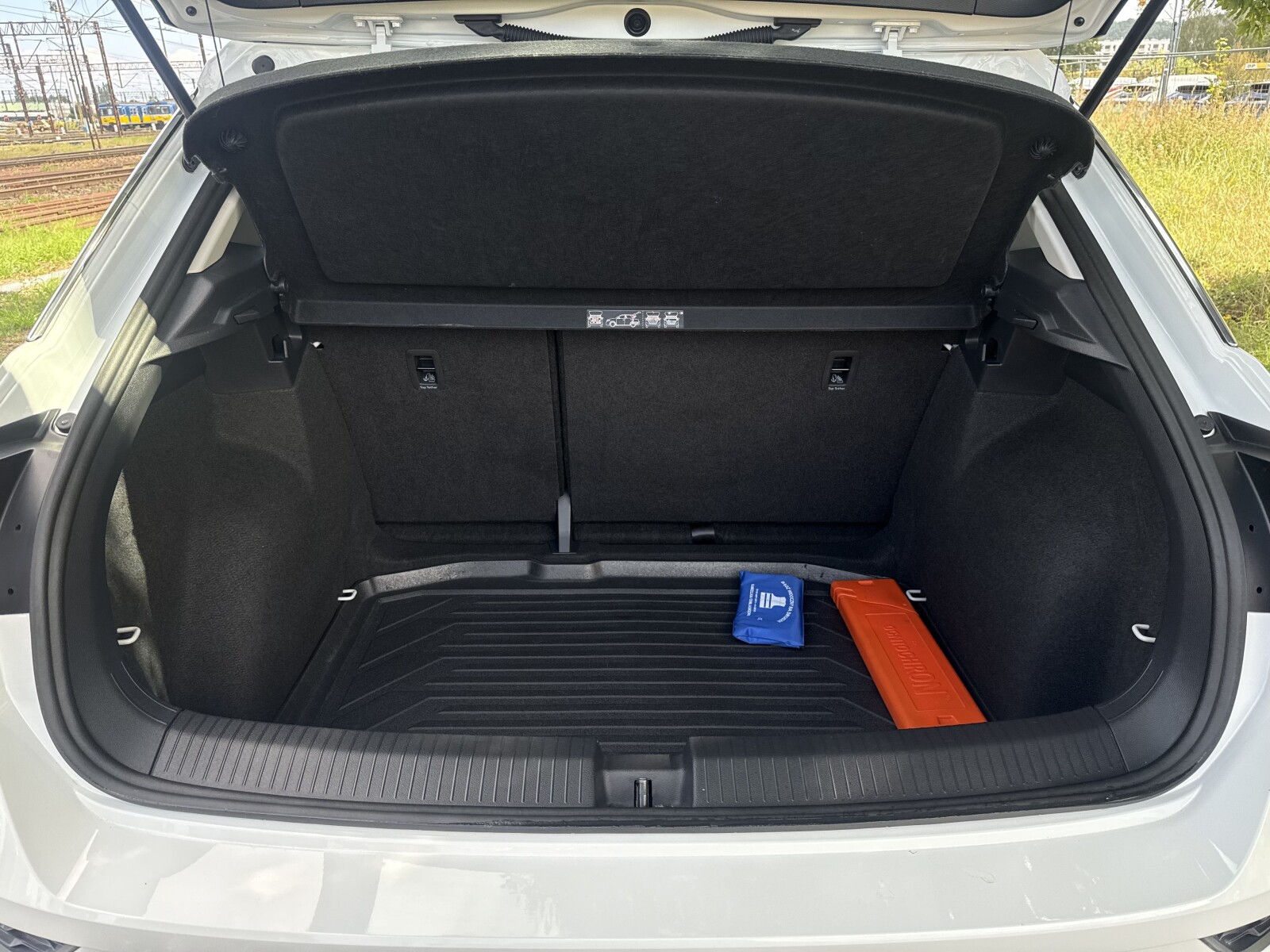 Volkswagen T-Roc - zdjęcie 33