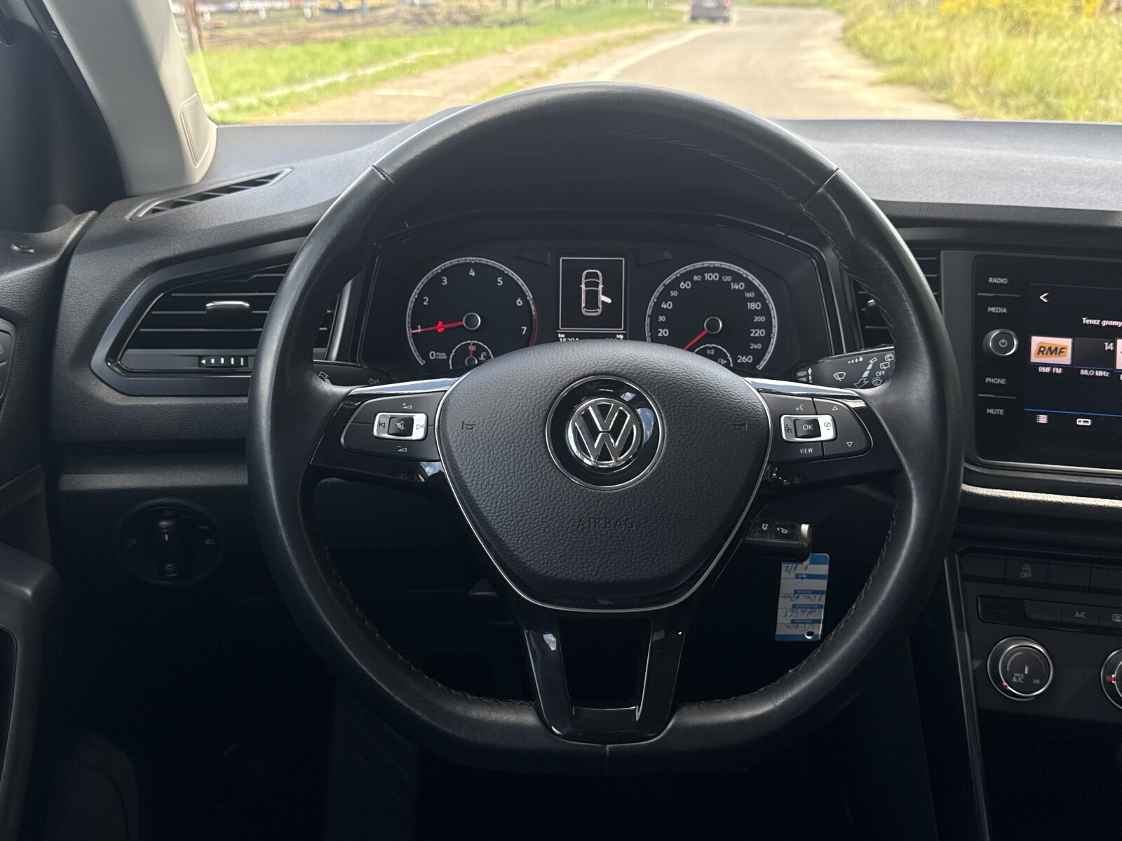 Volkswagen T-Roc - zdjęcie 14
