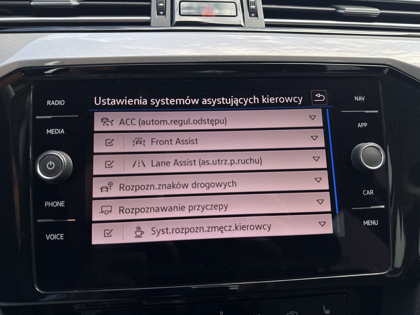 Volkswagen Passat Variant - zdjęcie 24