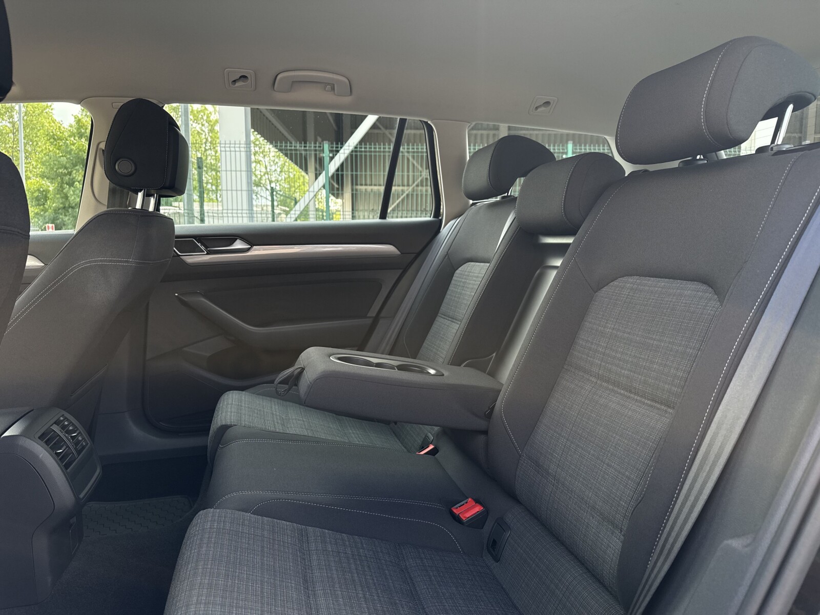 Volkswagen Passat Variant - zdjęcie 28