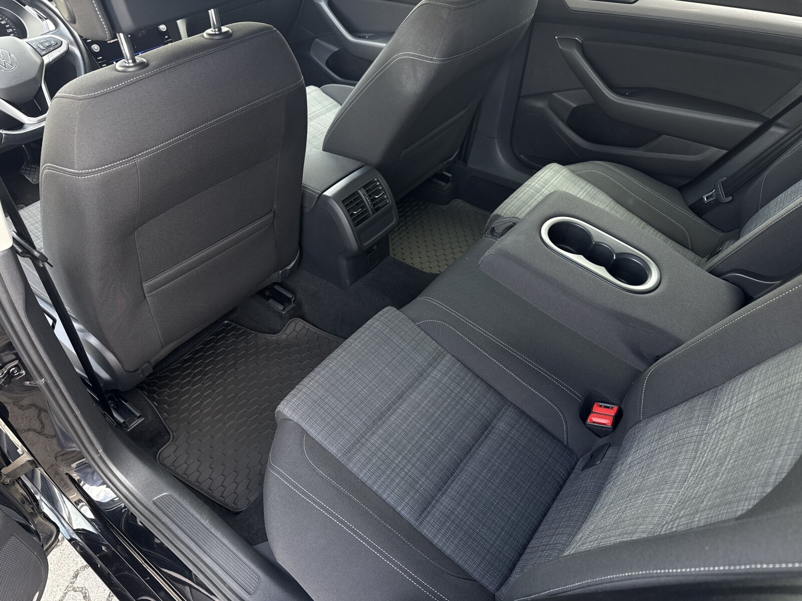 Volkswagen Passat Variant - zdjęcie 29