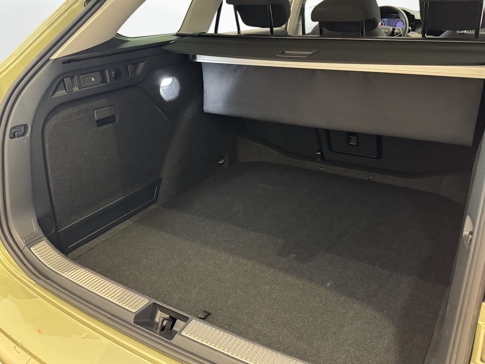 Škoda Superb Combi - zdjęcie 37