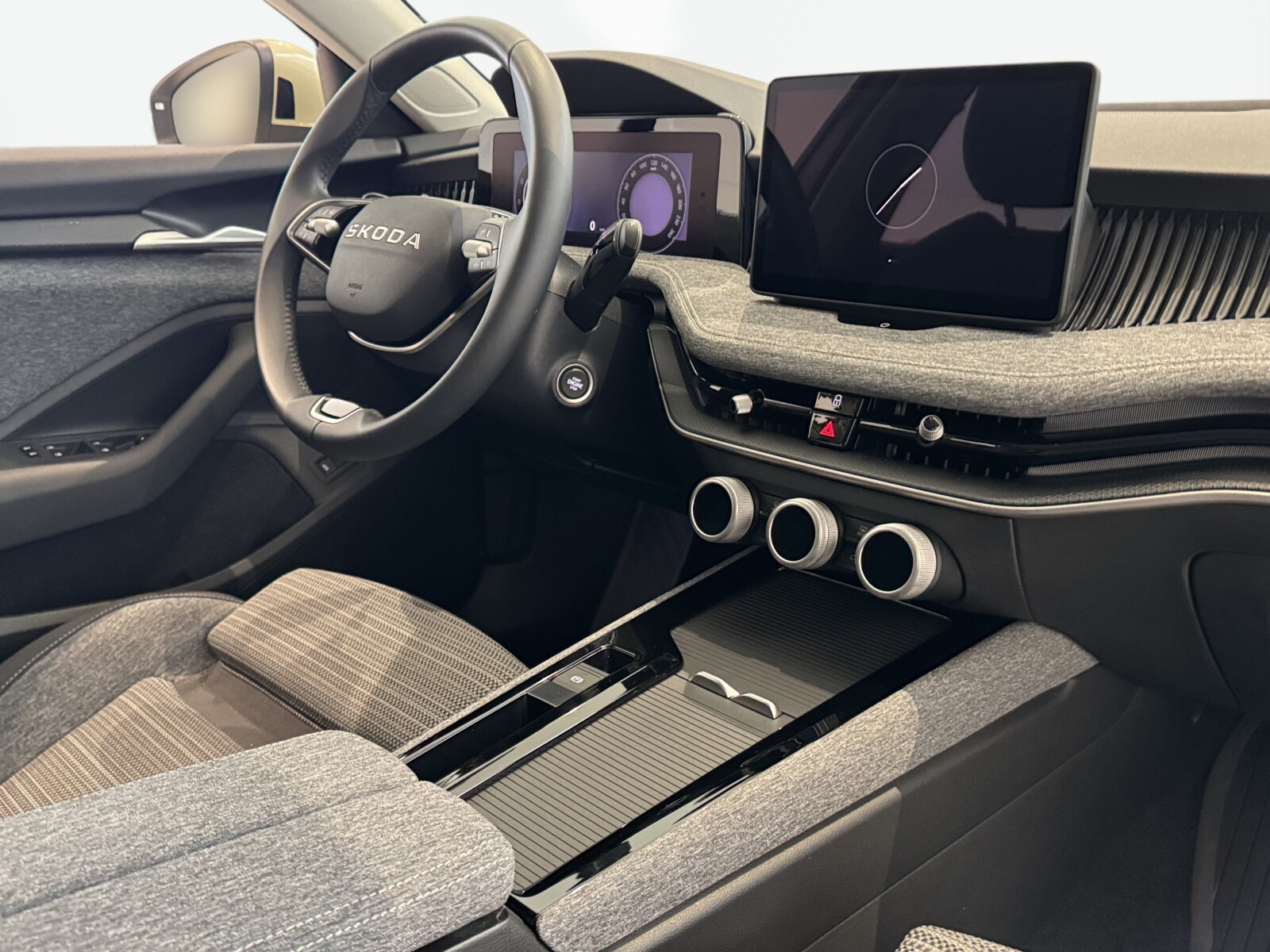 Škoda Superb Combi - zdjęcie 17