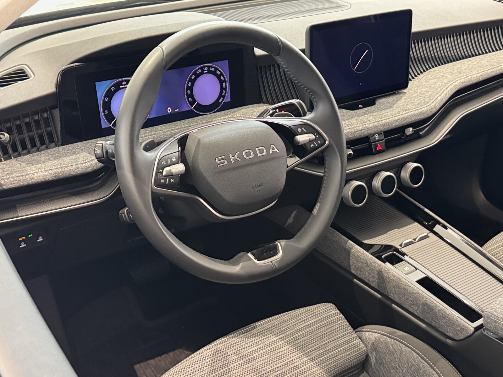 Škoda Superb Combi - zdjęcie 19