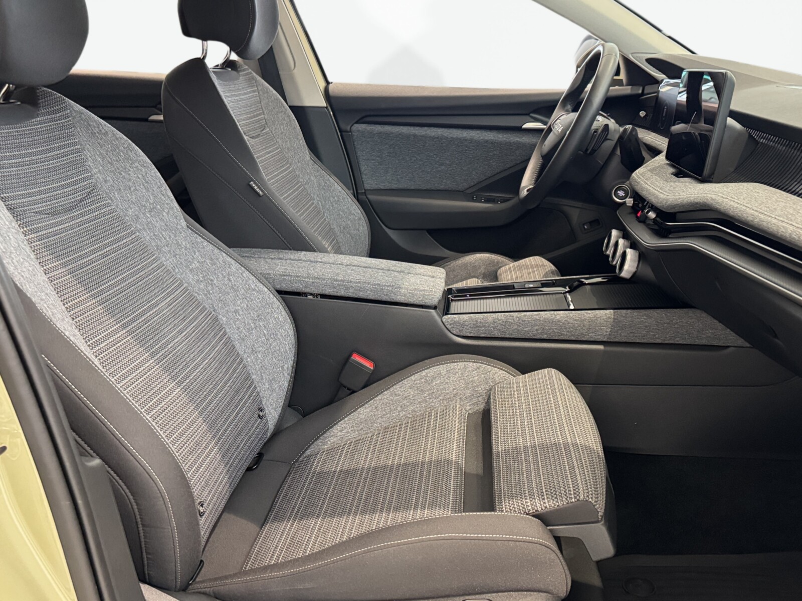 Škoda Superb Combi - zdjęcie 15