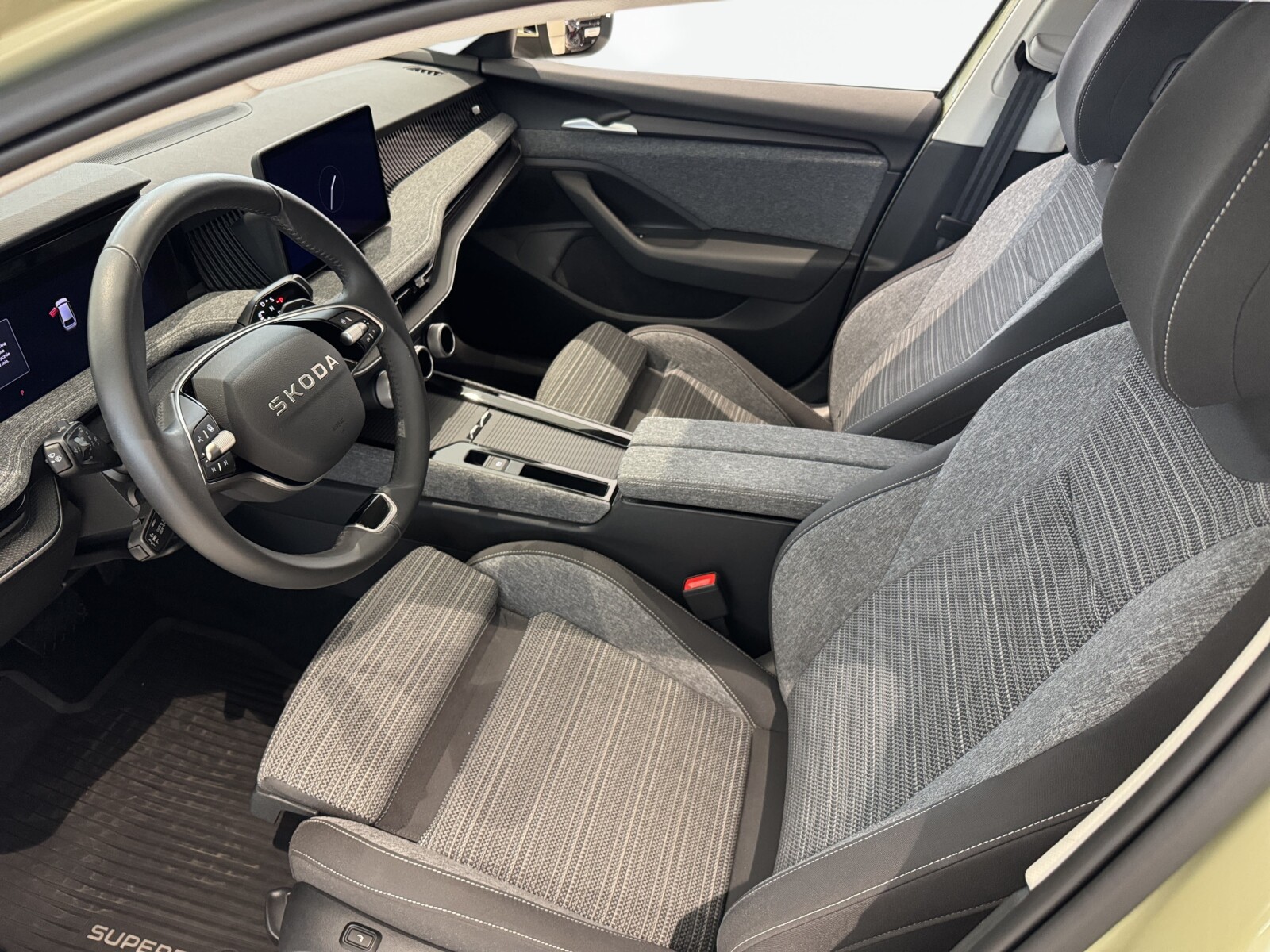 Škoda Superb Combi - zdjęcie 11