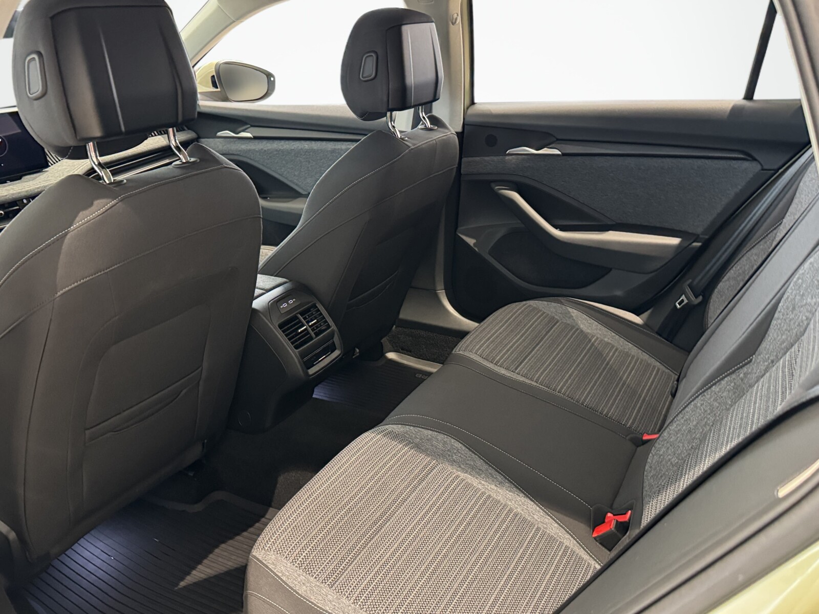 Škoda Superb Combi - zdjęcie 12