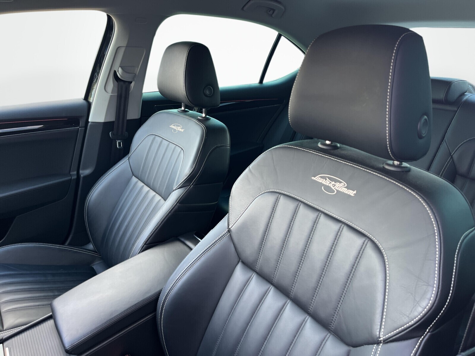 Škoda Superb - zdjęcie 12