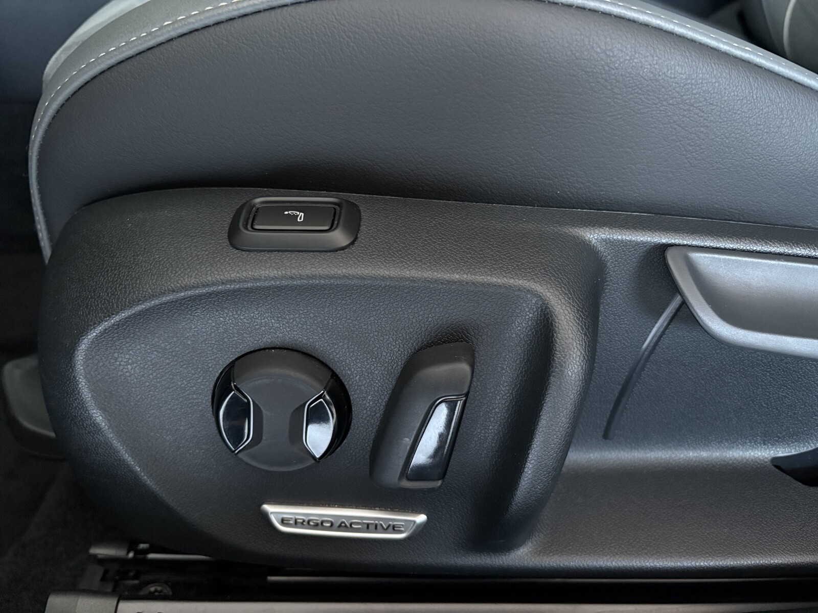 Volkswagen Passat - zdjęcie 10