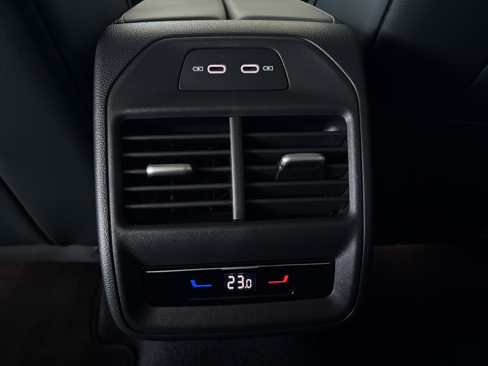 Volkswagen Passat - zdjęcie 25
