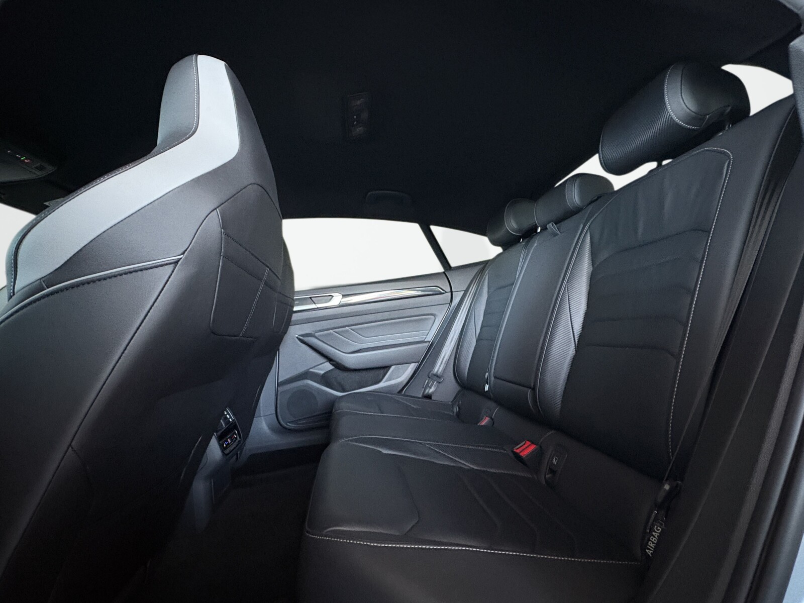Volkswagen Arteon - zdjęcie 26
