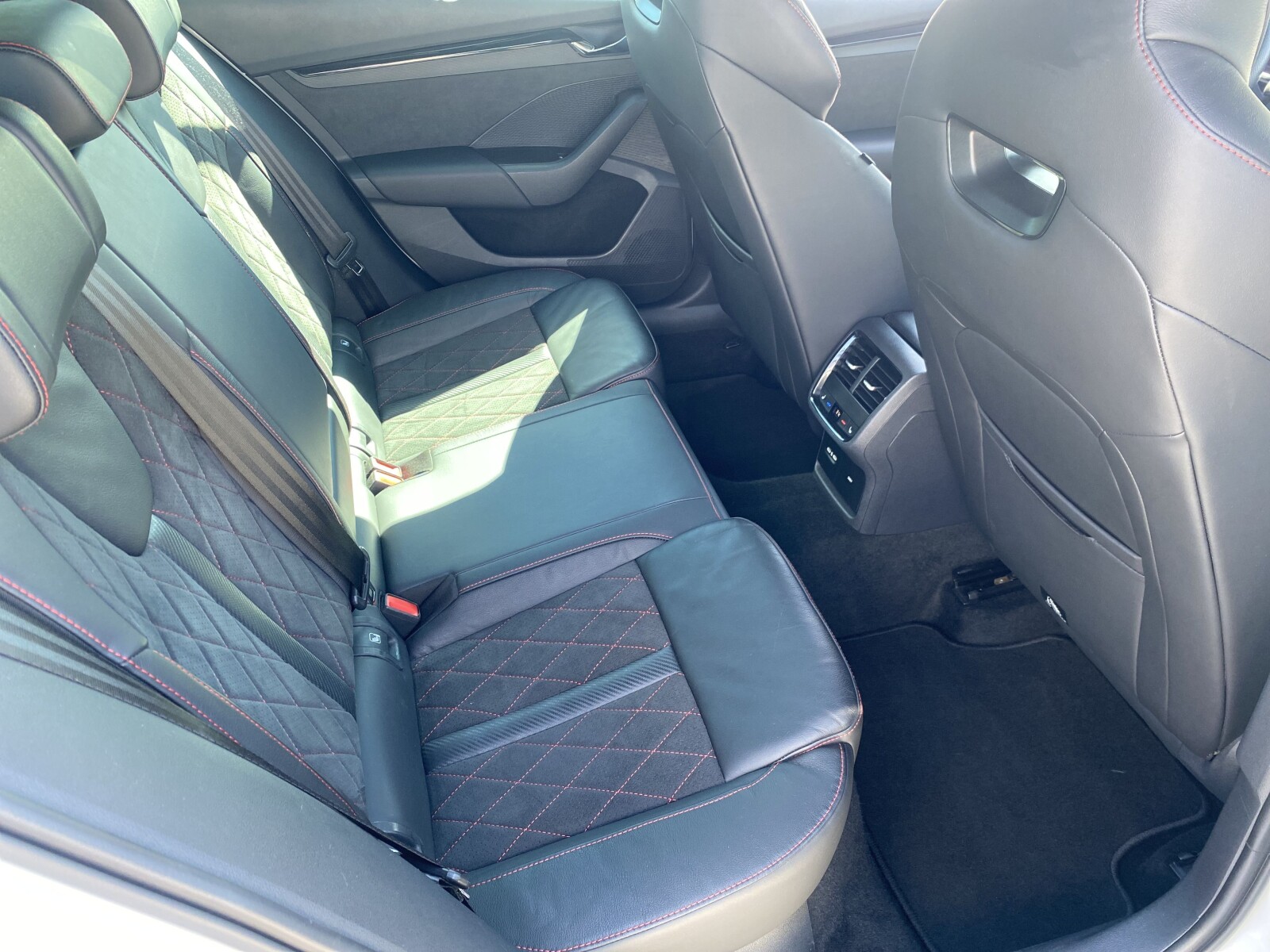 Škoda Octavia Combi - zdjęcie 16