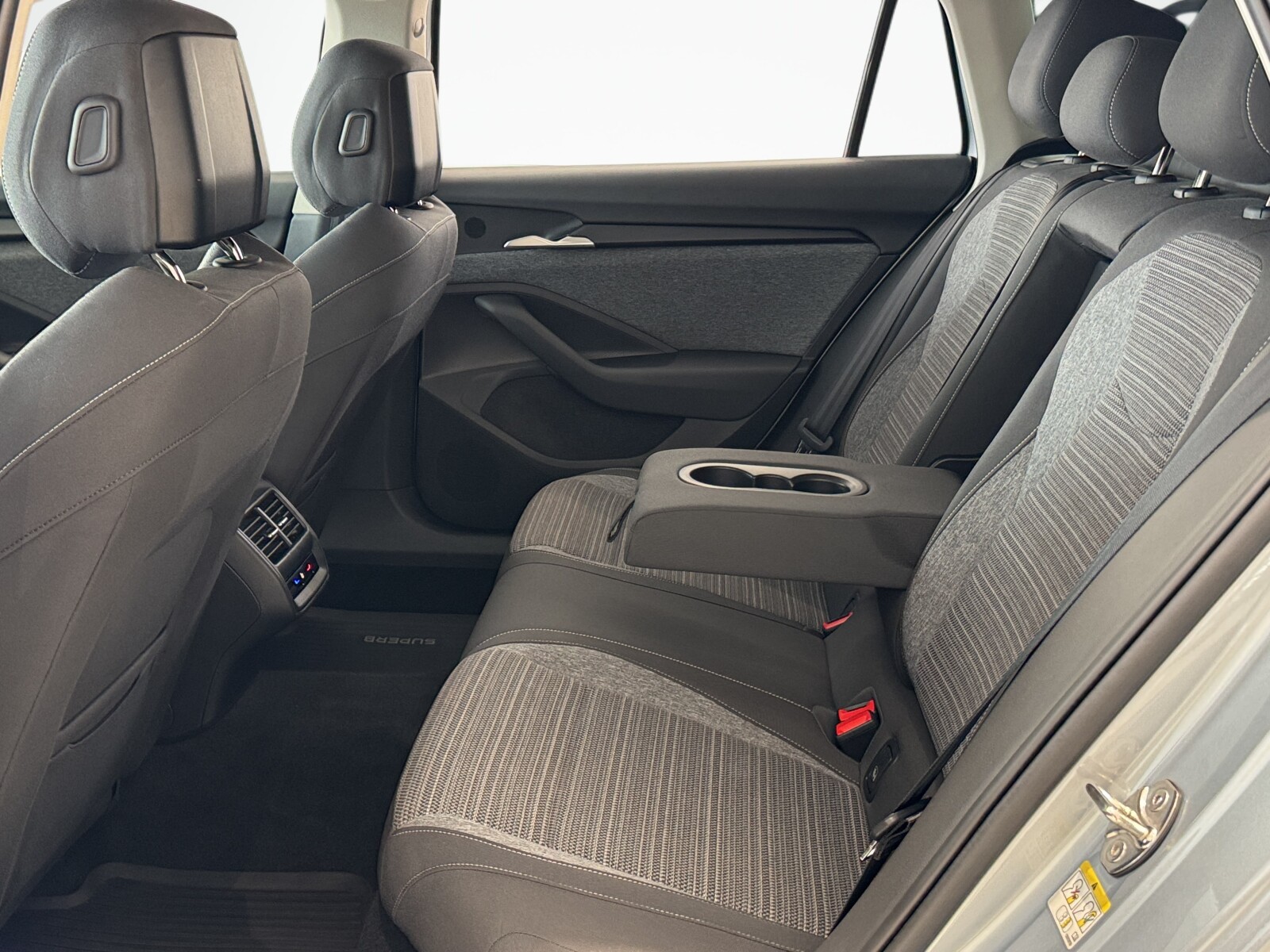 Škoda Superb Combi - zdjęcie 13