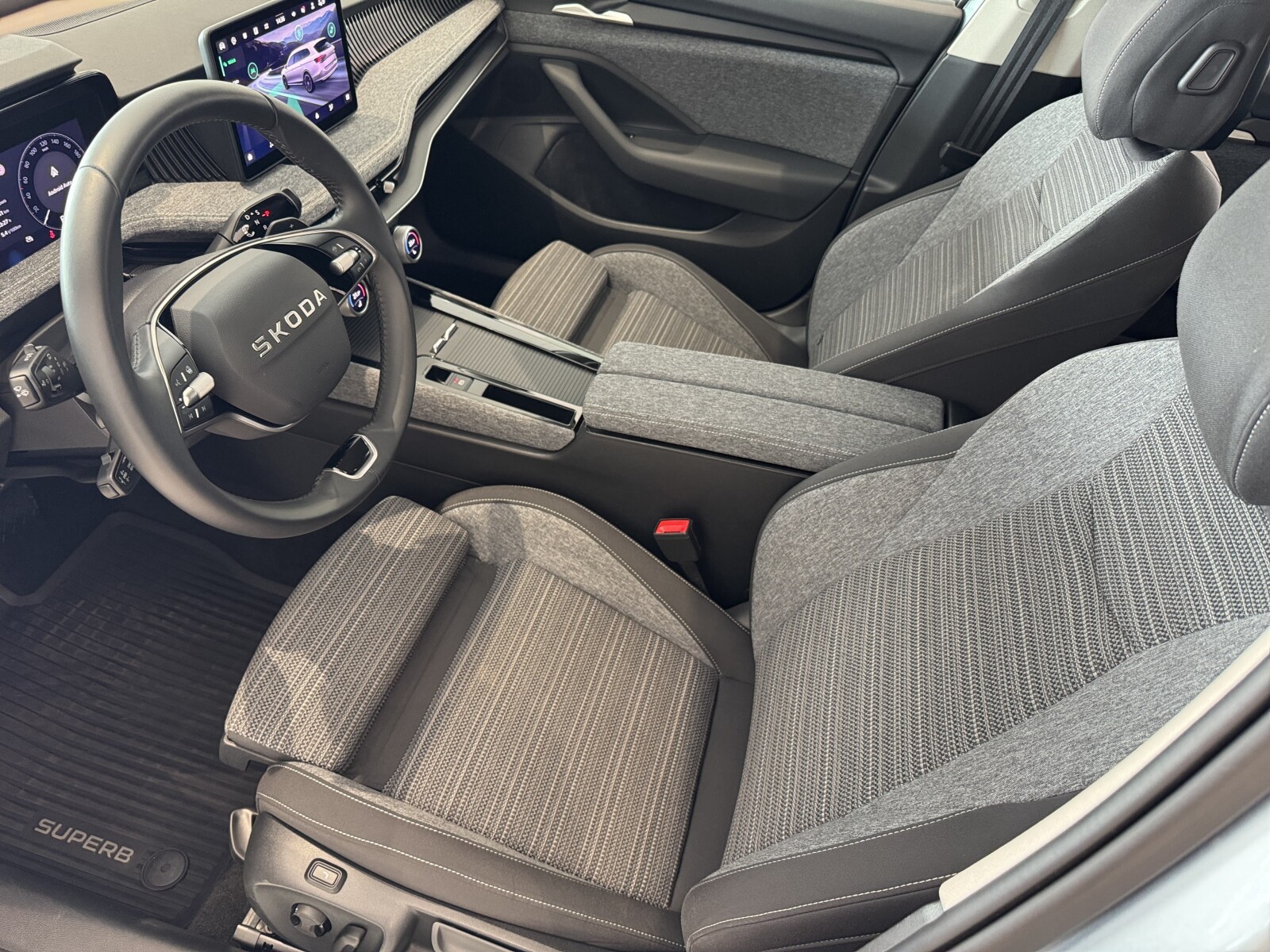 Škoda Superb Combi - zdjęcie 11