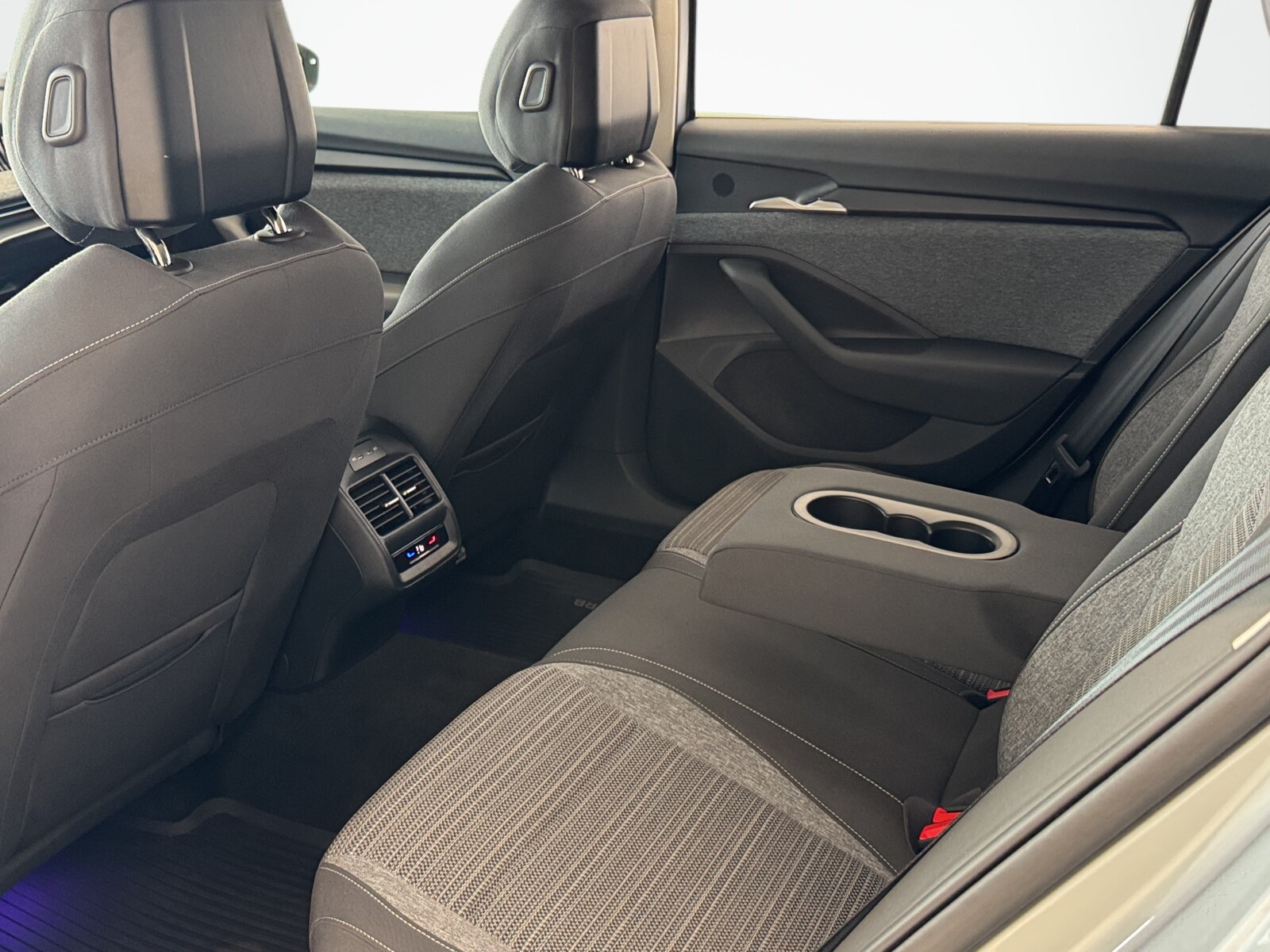 Škoda Superb Combi - zdjęcie 14