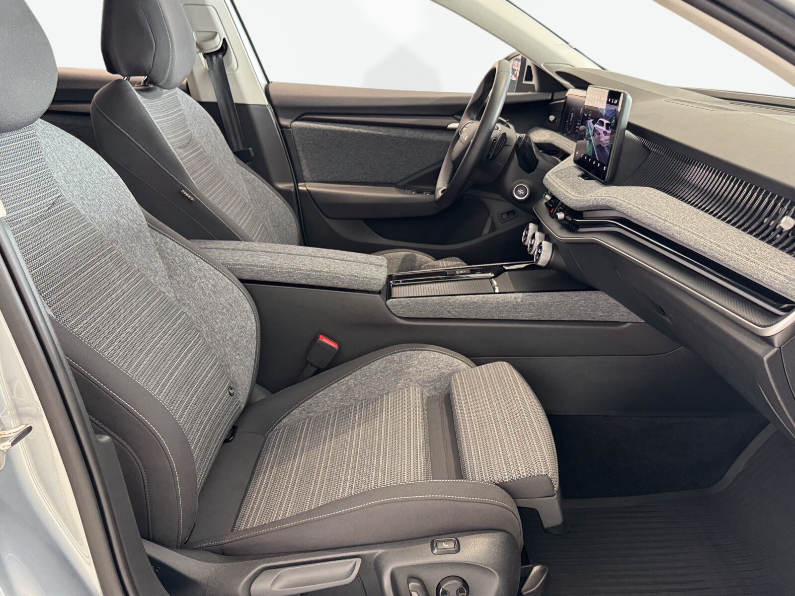 Škoda Superb Combi - zdjęcie 19