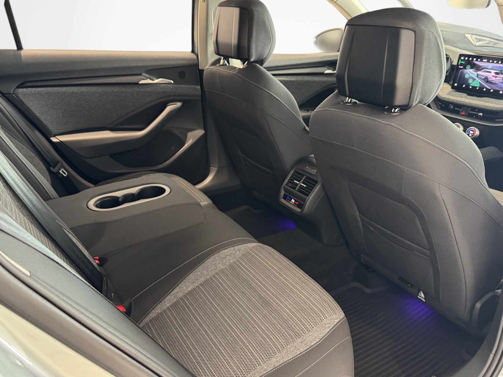 Škoda Superb Combi - zdjęcie 18