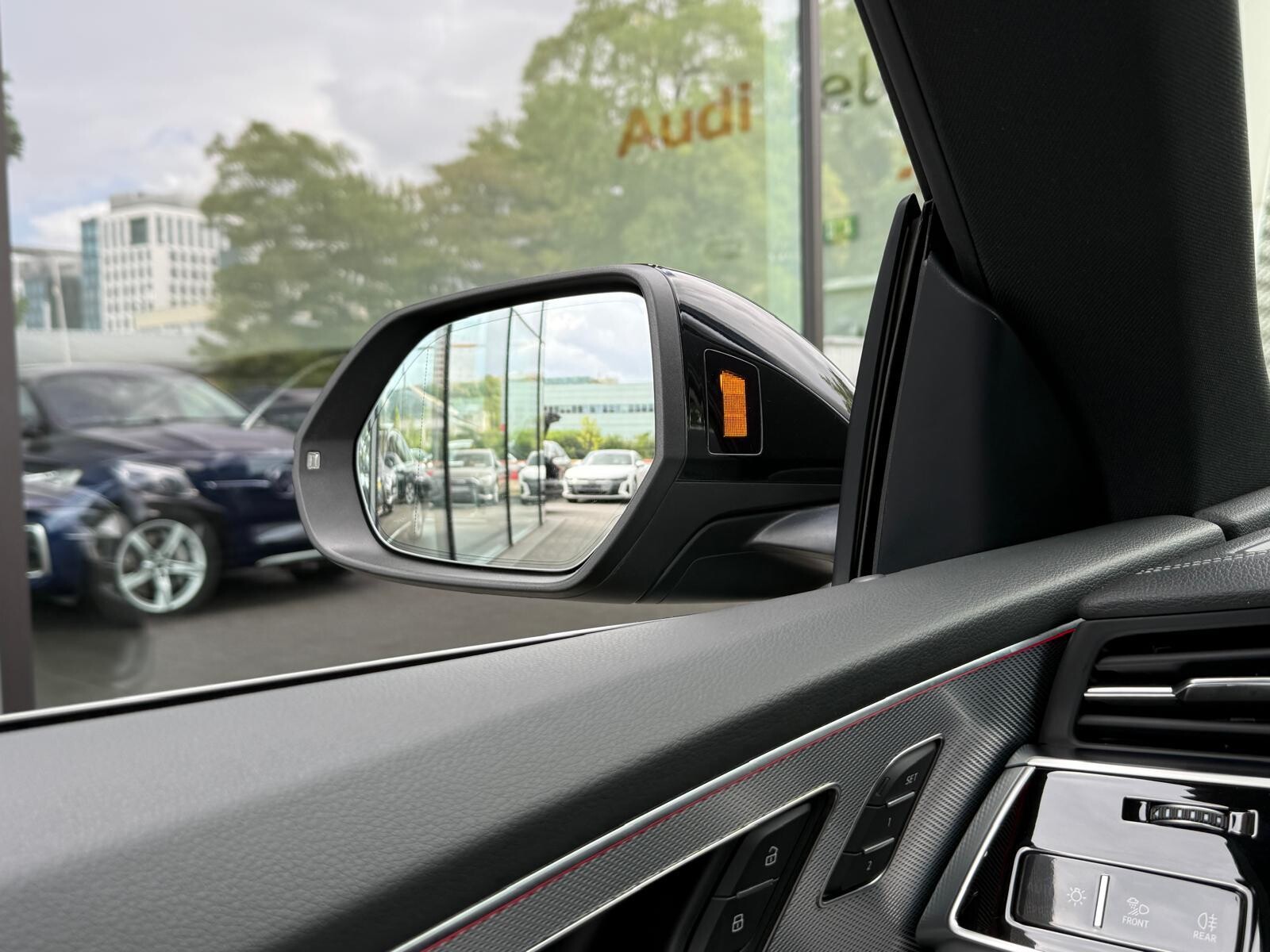 Audi Q8 - zdjęcie 38