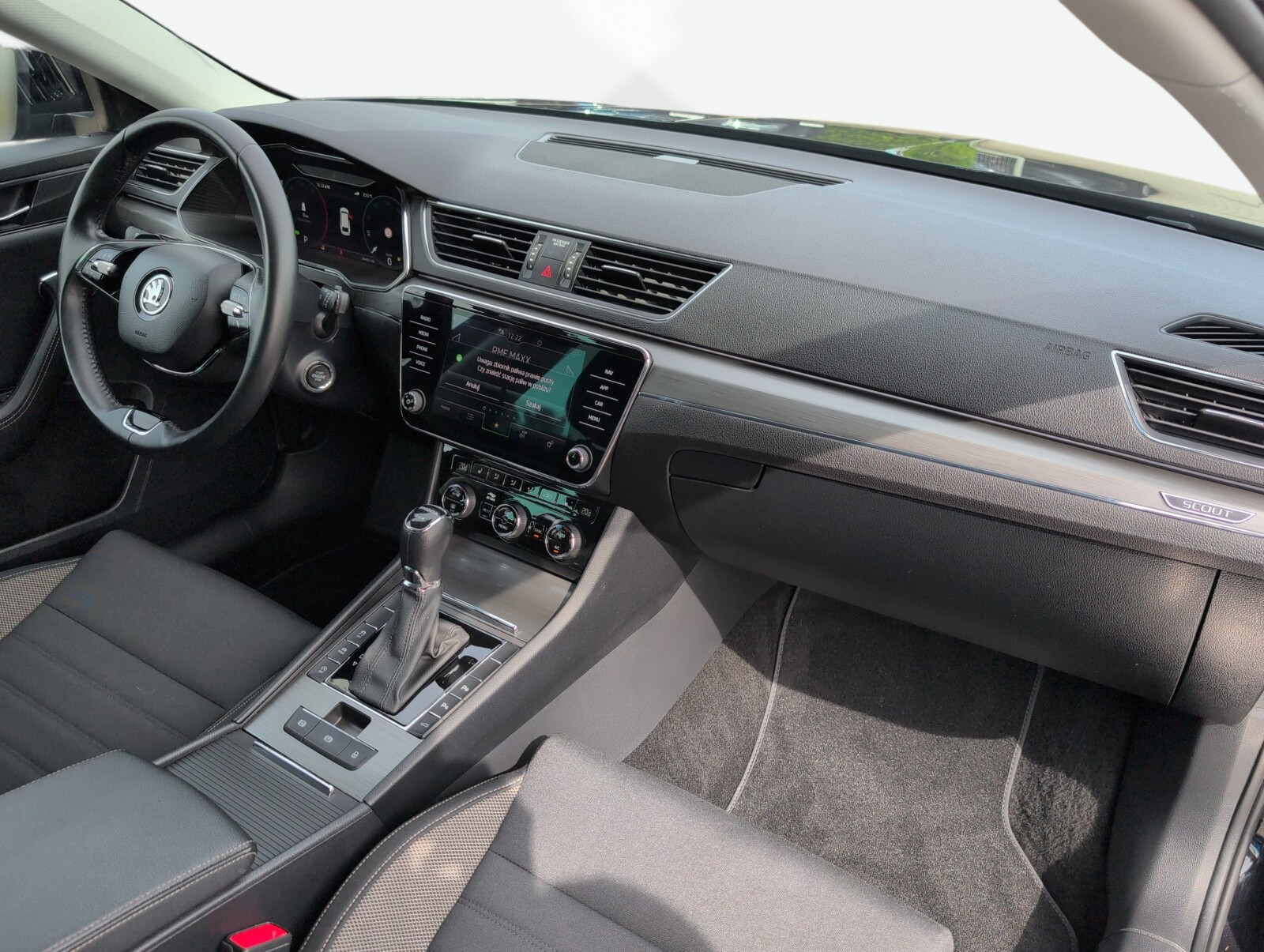 Škoda Superb Combi - zdjęcie 18
