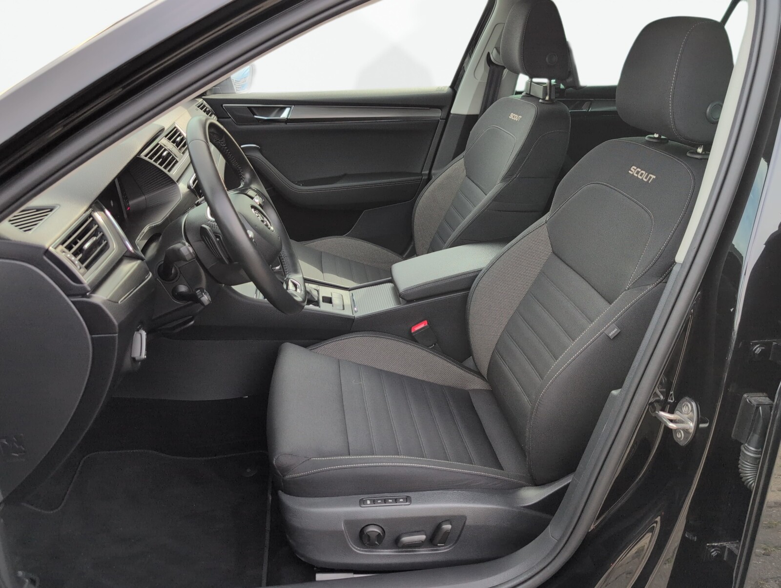Škoda Superb Combi - zdjęcie 19