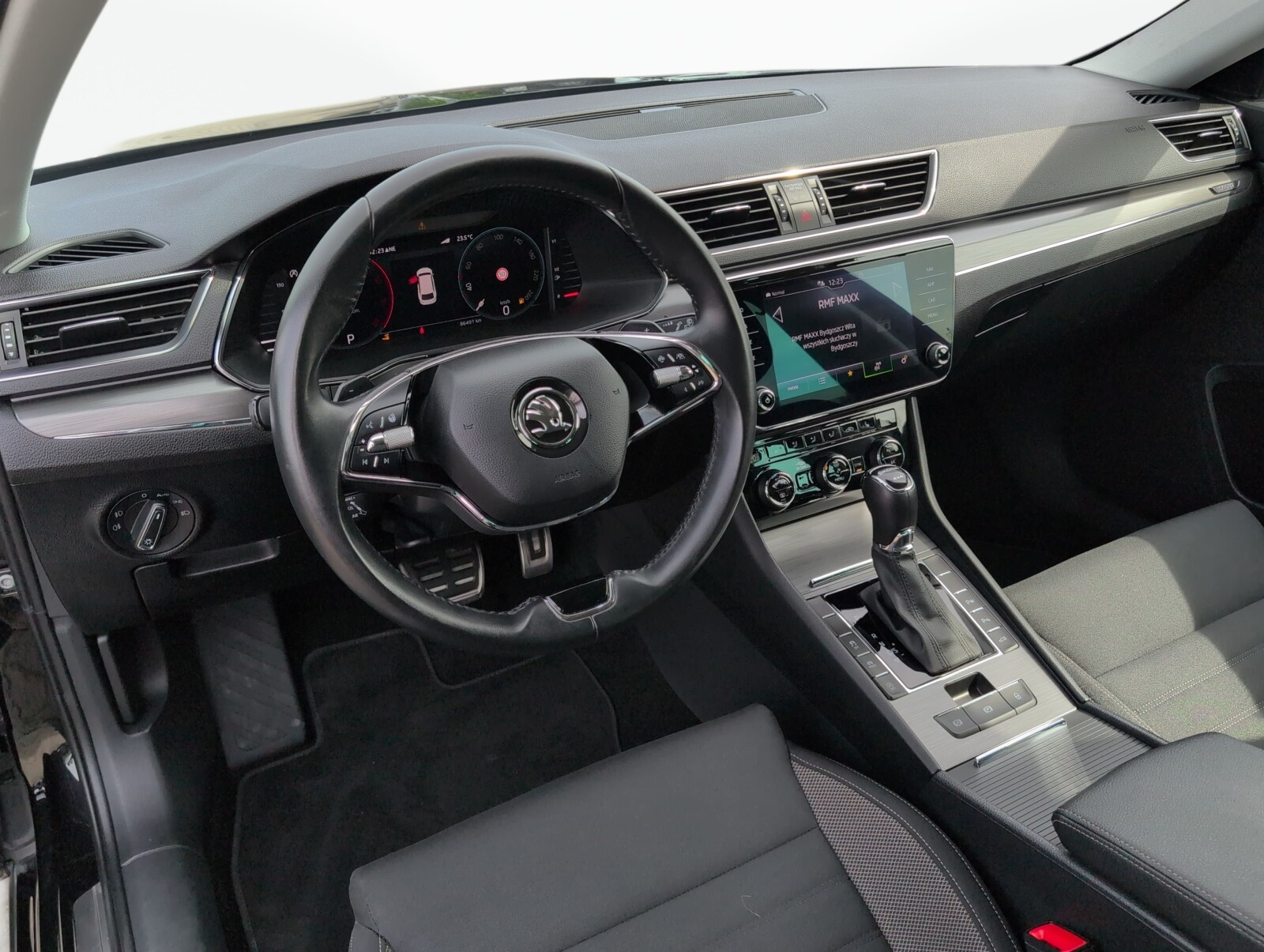 Škoda Superb Combi - zdjęcie 20
