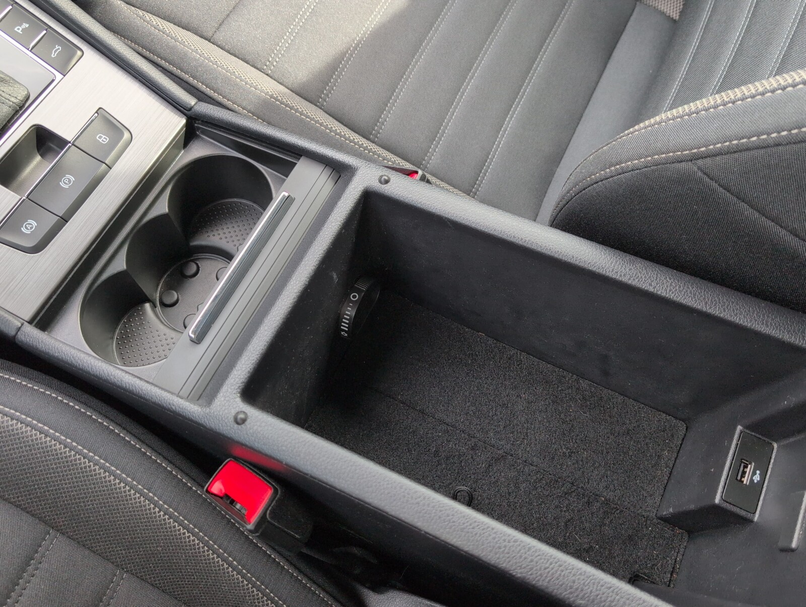 Škoda Superb Combi - zdjęcie 40