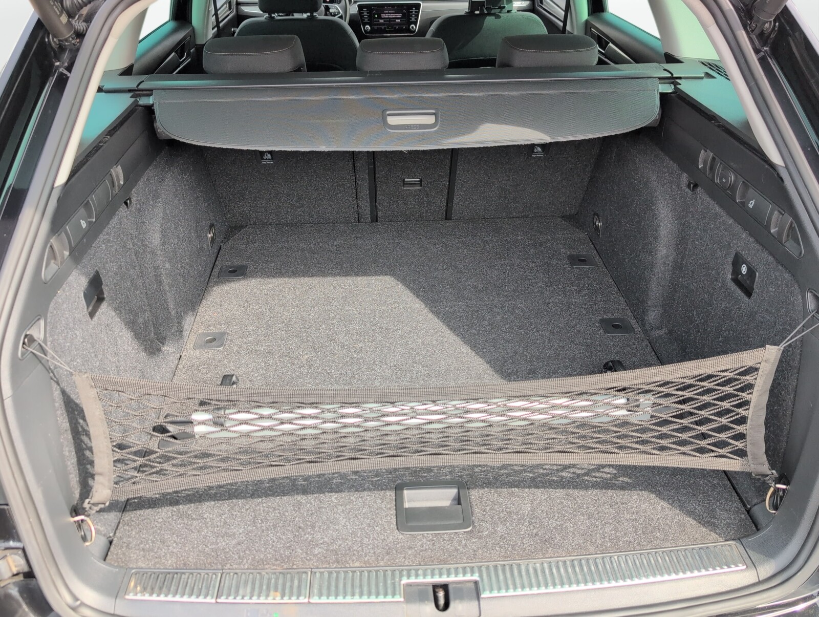 Škoda Superb Combi - zdjęcie 9
