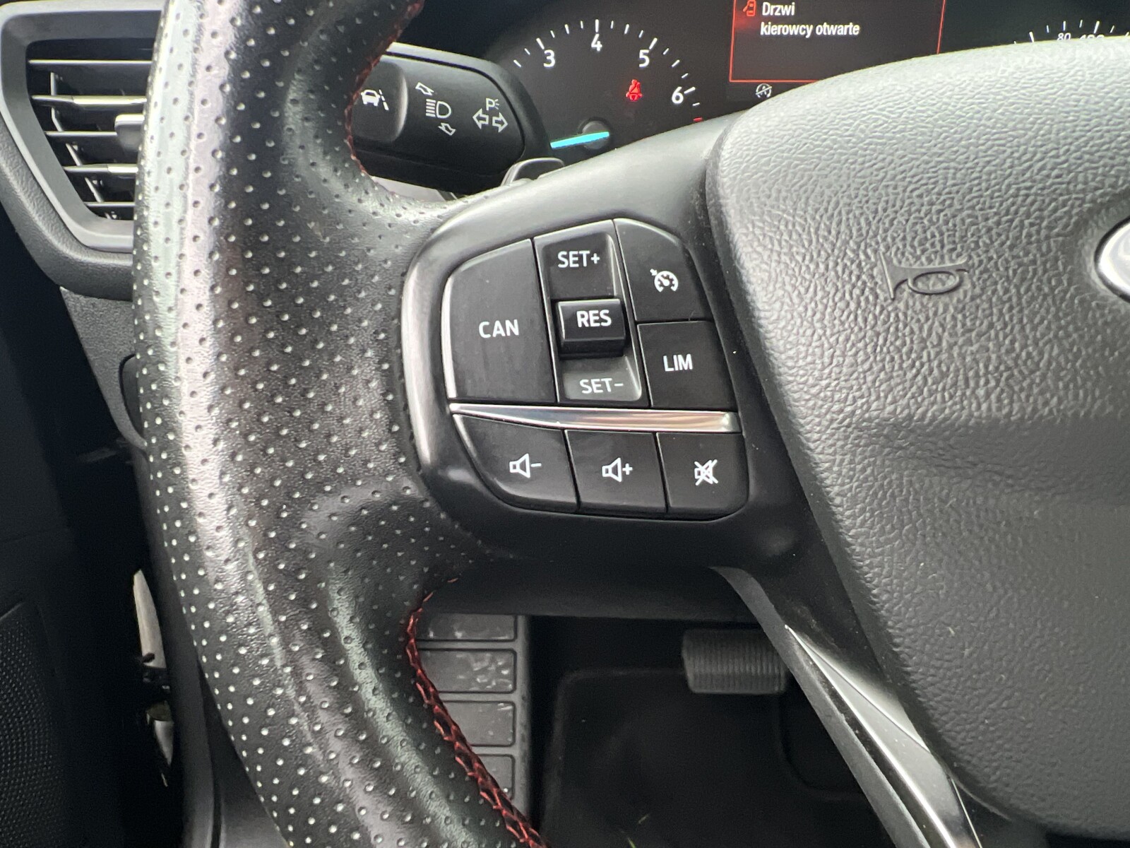 Ford Focus - zdjęcie 14