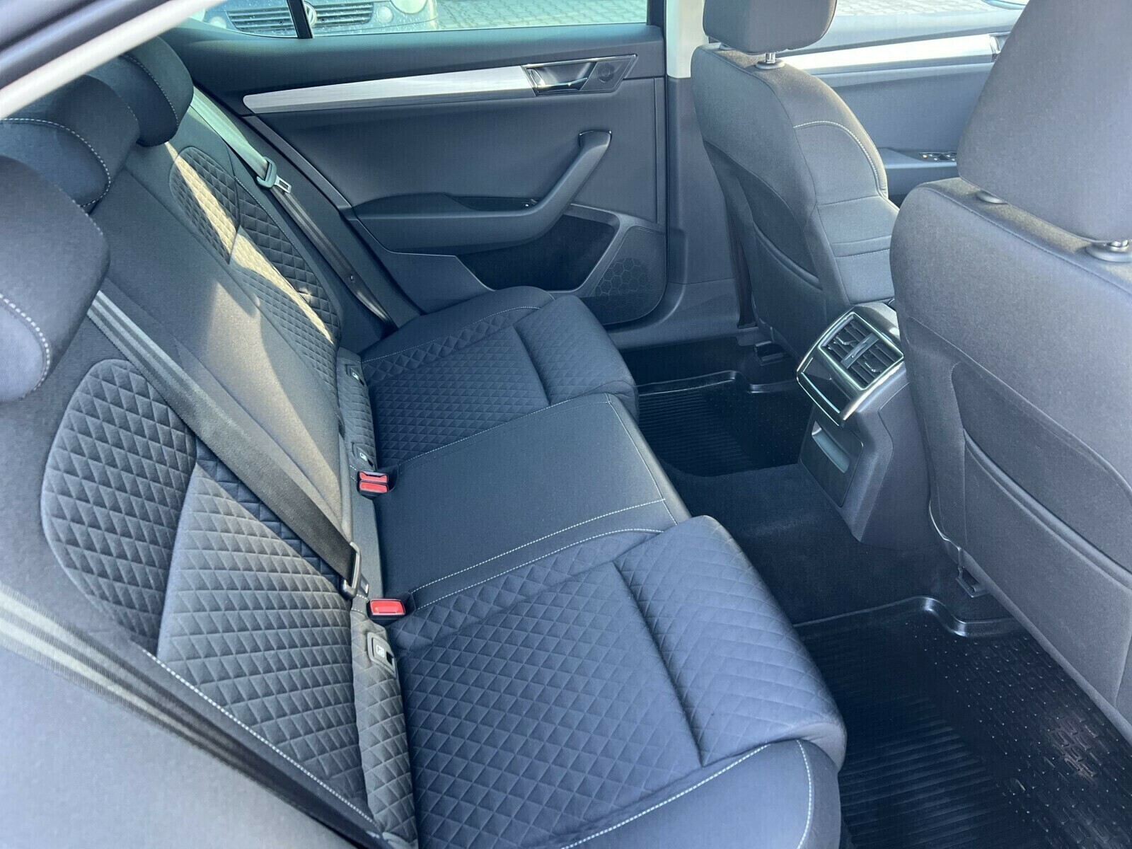 Škoda Superb - zdjęcie 13