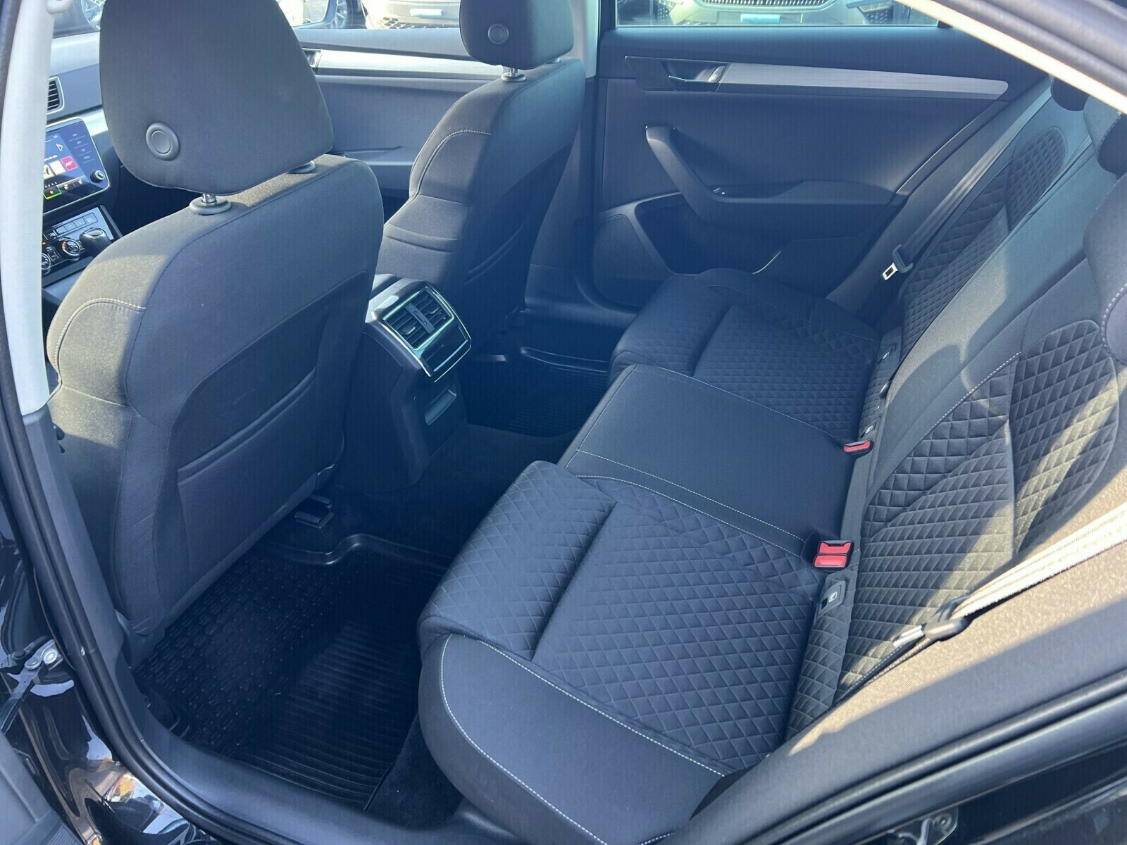 Škoda Superb - zdjęcie 12