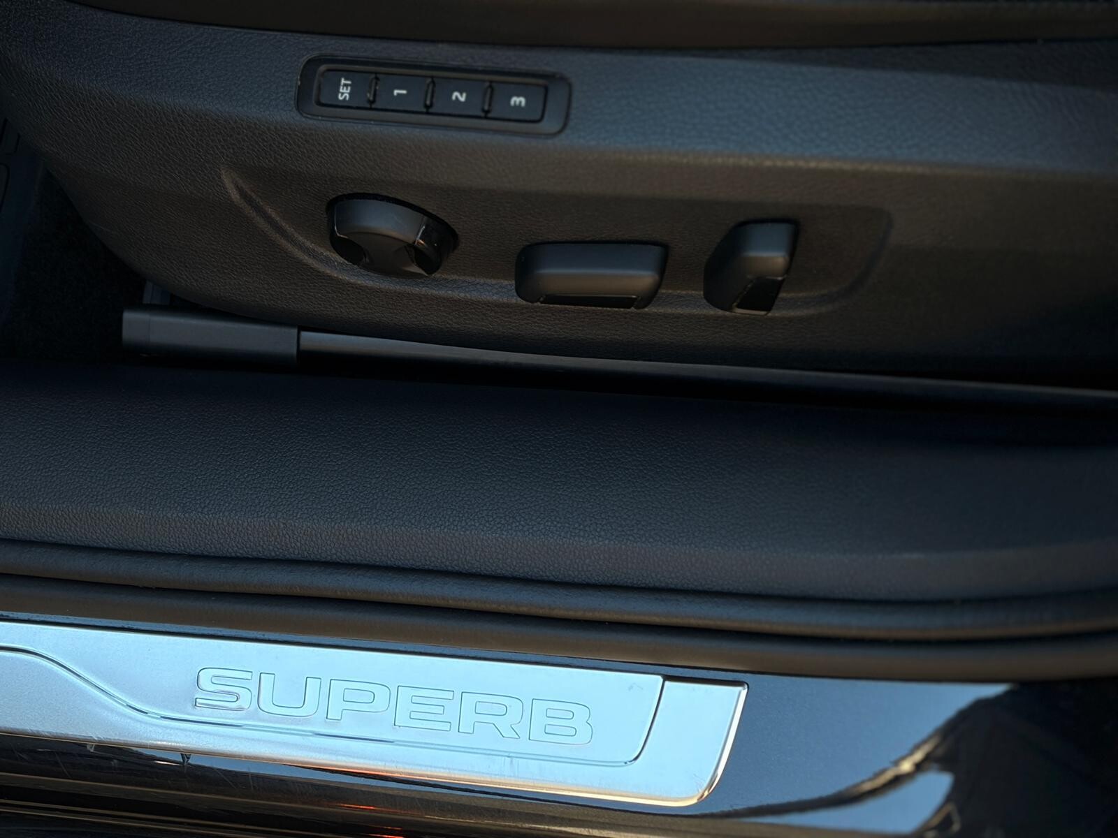 Škoda Superb - zdjęcie 13