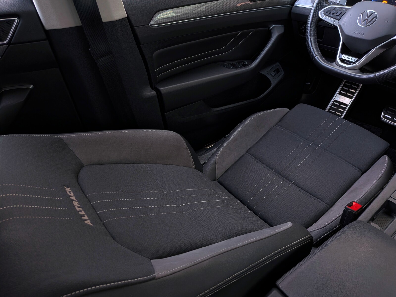 Volkswagen Passat Alltrack - zdjęcie 16