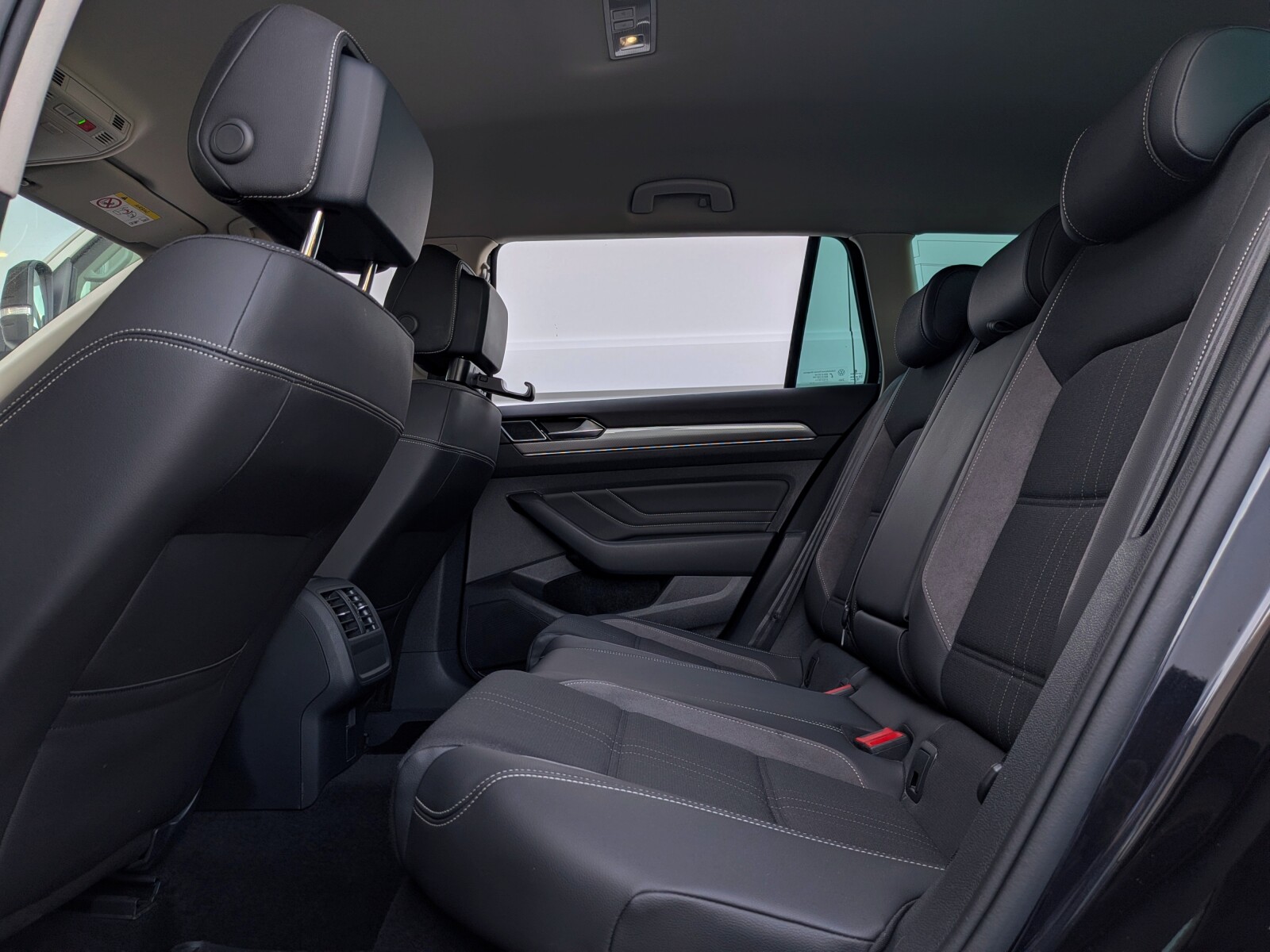 Volkswagen Passat Alltrack - zdjęcie 13