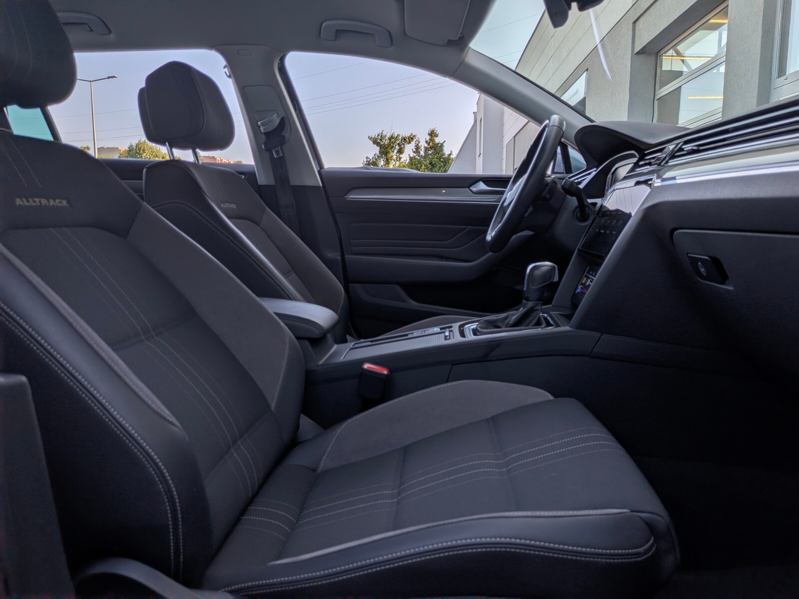 Volkswagen Passat Alltrack - zdjęcie 11