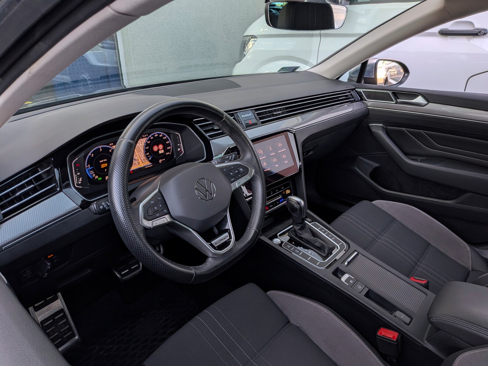 Volkswagen Passat Alltrack - zdjęcie 17