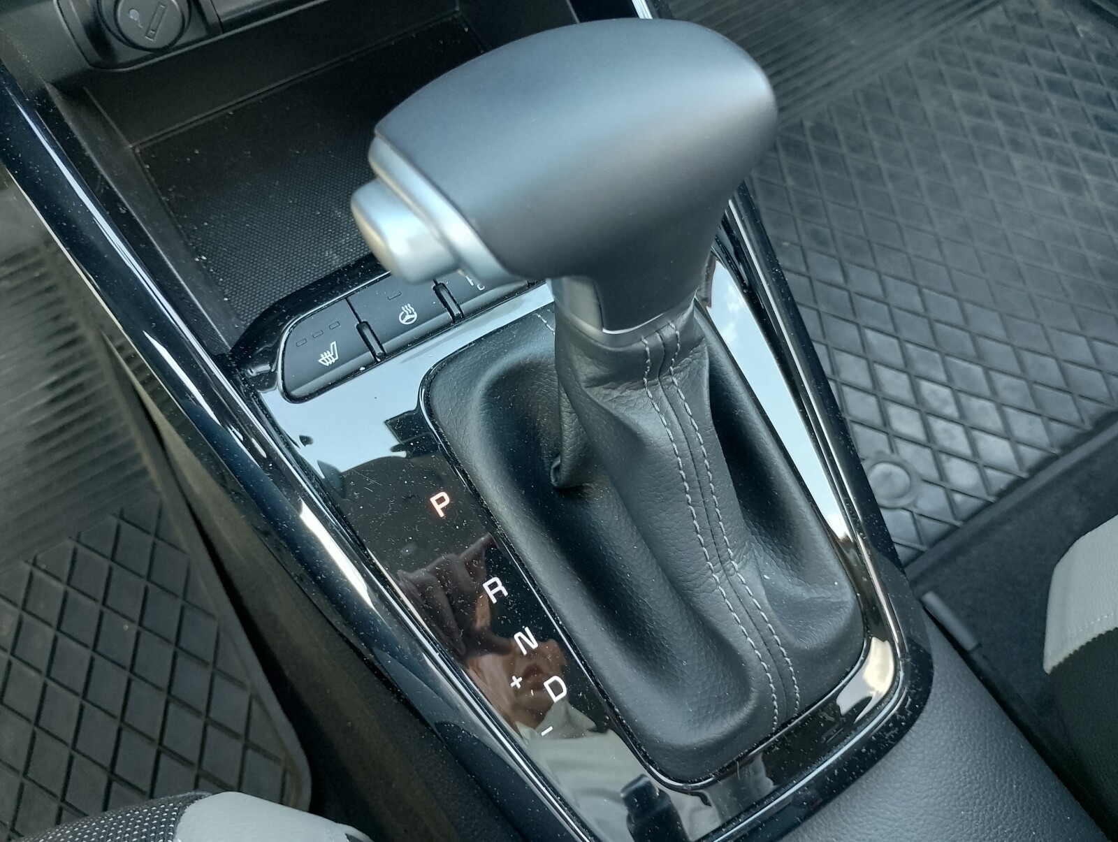 Kia Stonic - zdjęcie 13
