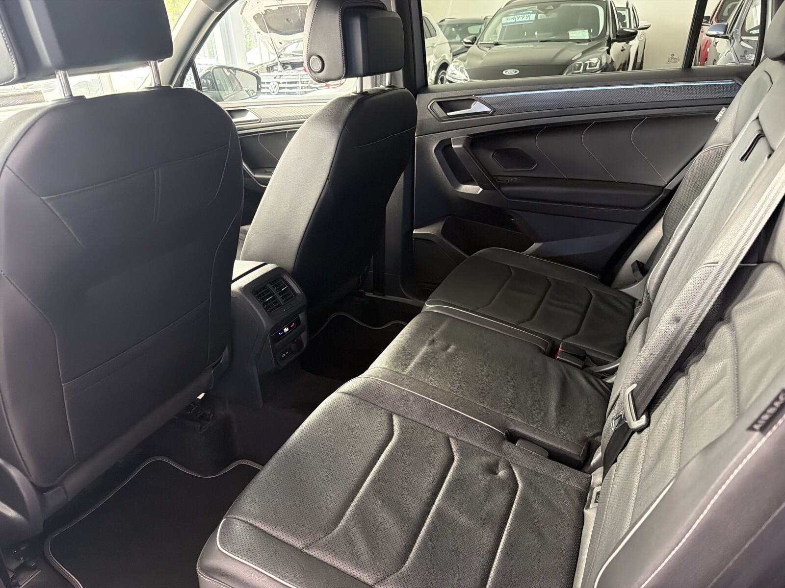 Volkswagen Tiguan Allspace - zdjęcie 15
