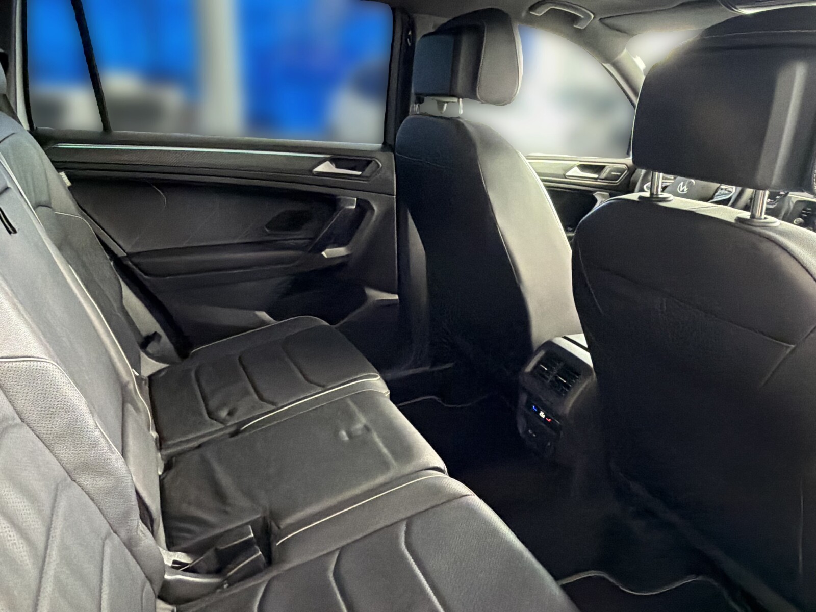 Volkswagen Tiguan Allspace - zdjęcie 17