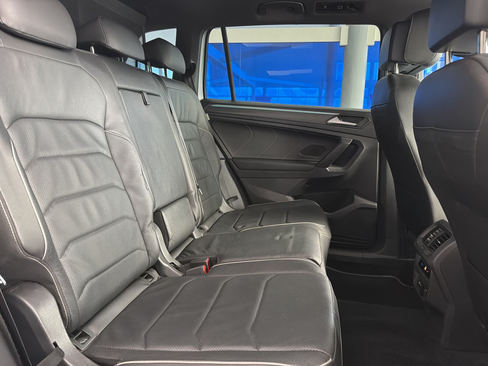 Volkswagen Tiguan Allspace - zdjęcie 18