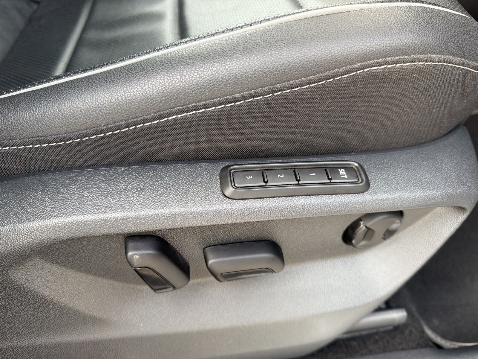 Volkswagen Tiguan Allspace - zdjęcie 14