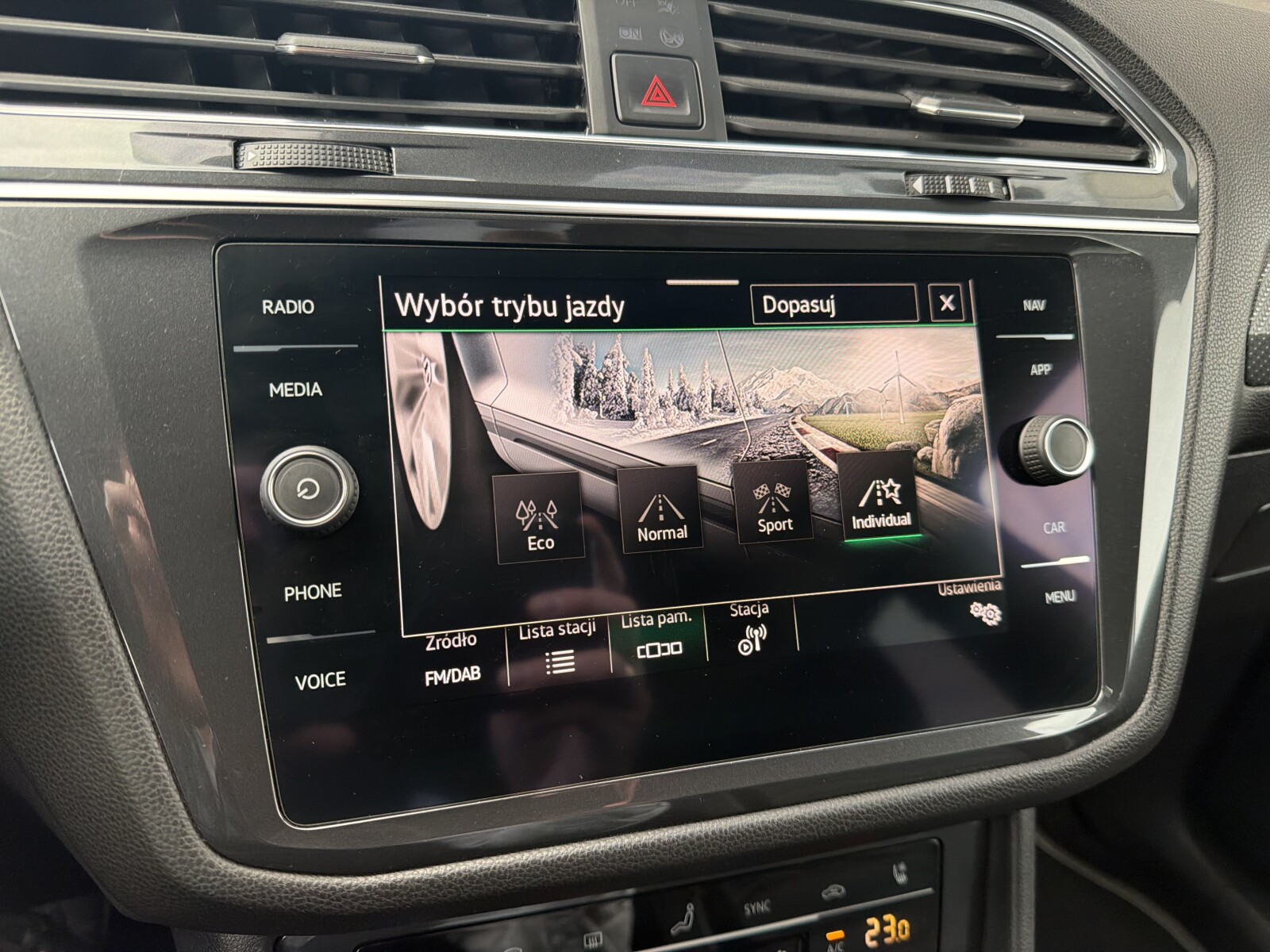 Volkswagen Tiguan Allspace - zdjęcie 32