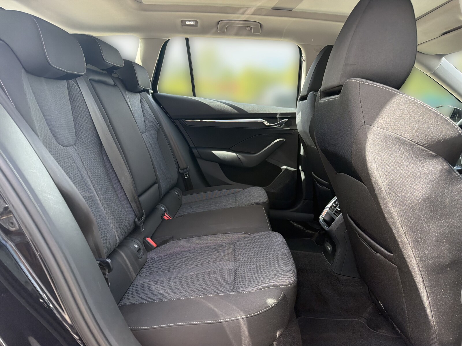 Škoda Octavia Combi - zdjęcie 15