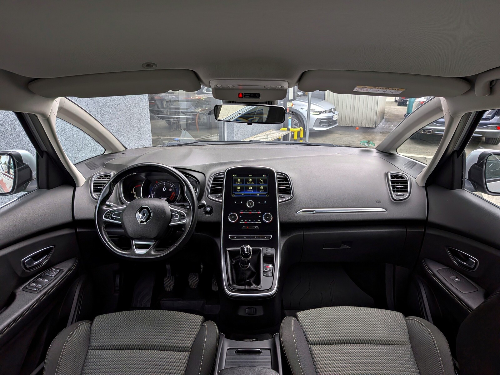Renault Grand Scenic - zdjęcie 17