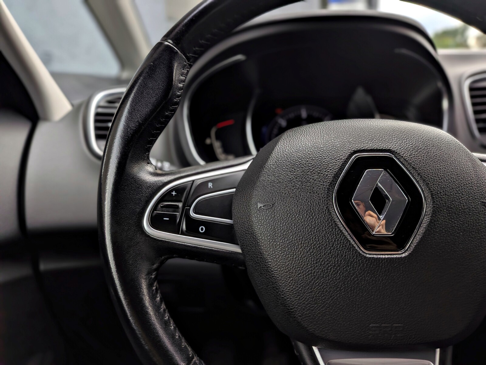 Renault Grand Scenic - zdjęcie 21