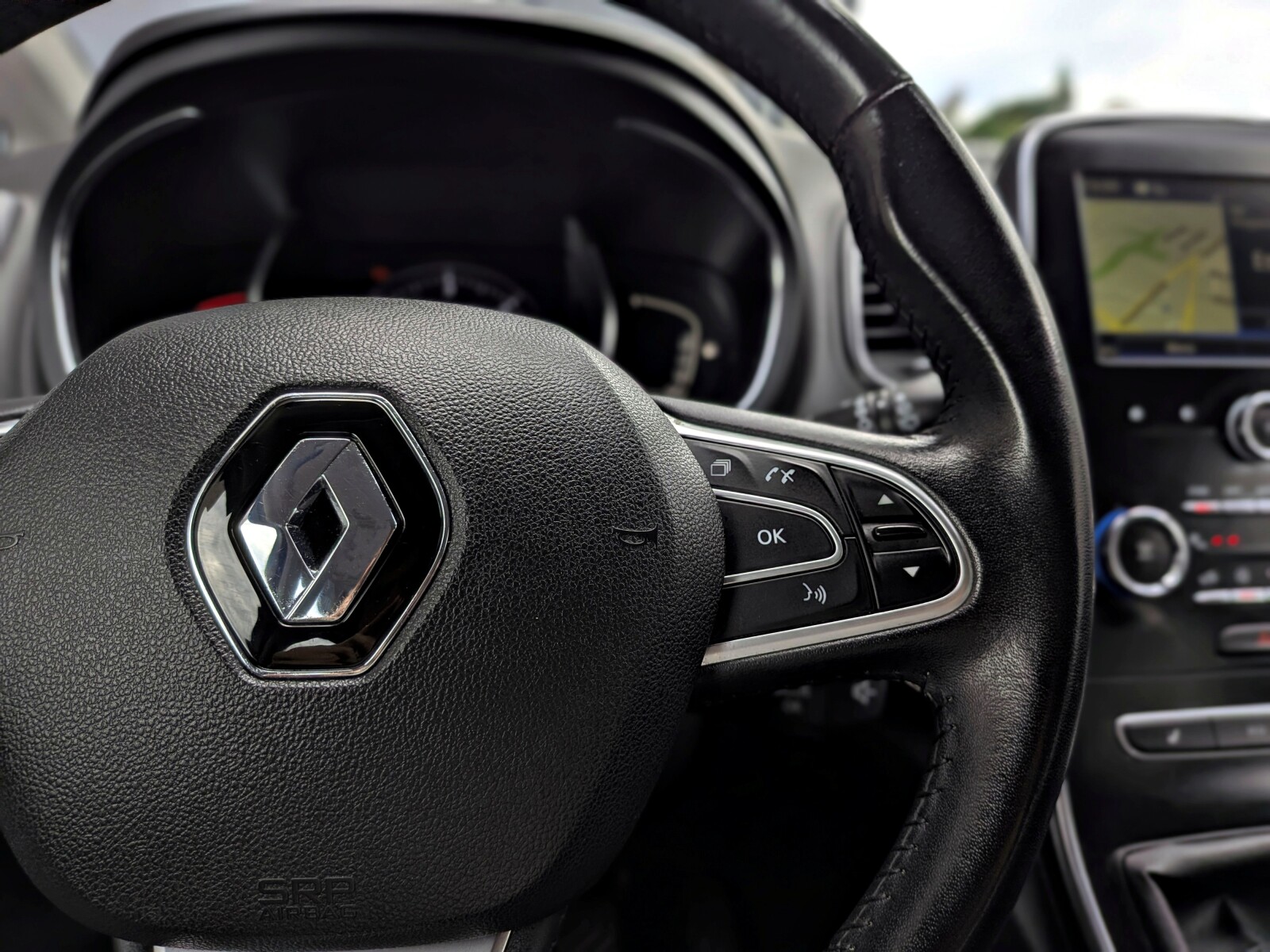 Renault Grand Scenic - zdjęcie 22