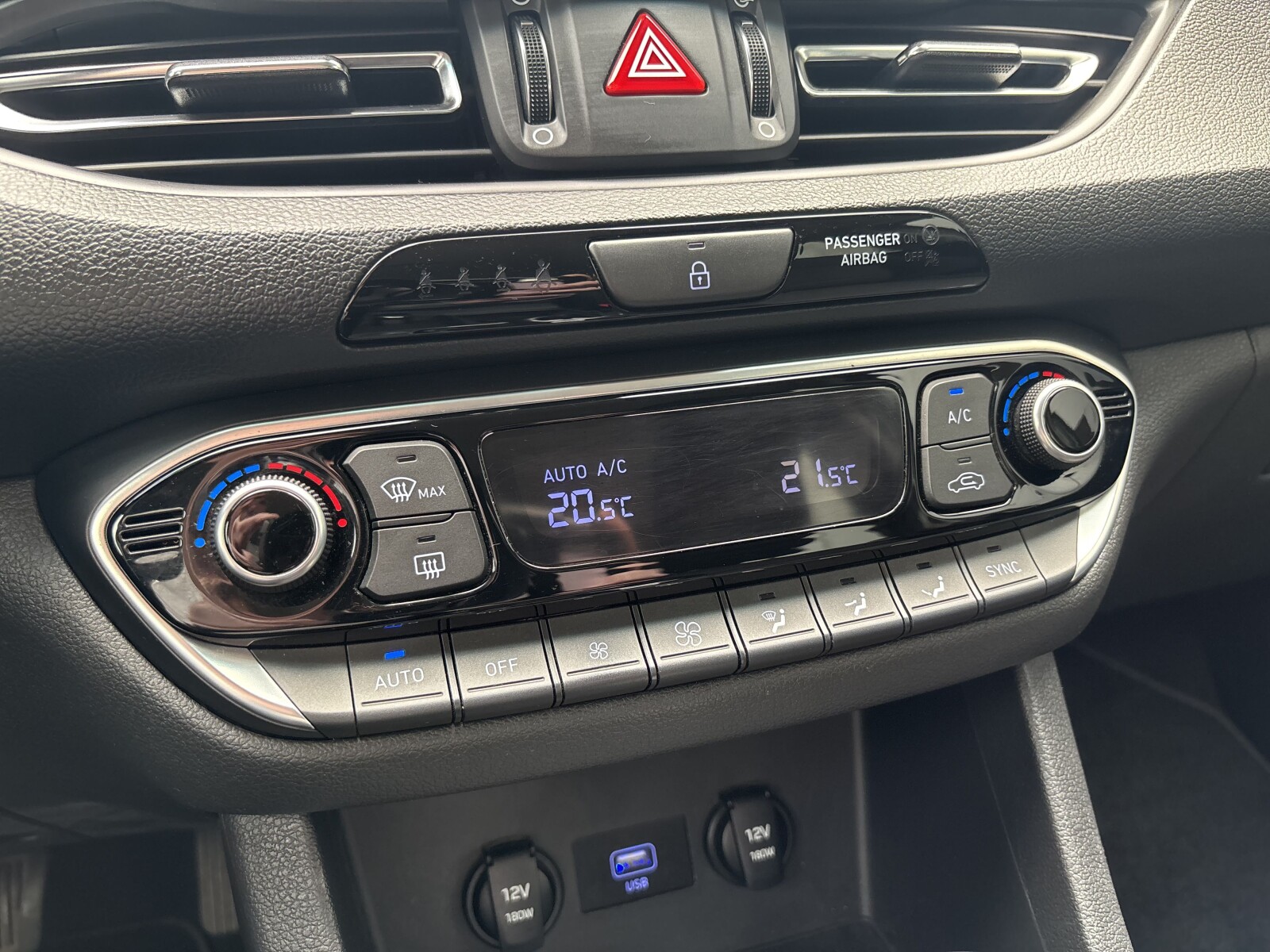 Hyundai i30 - zdjęcie 24