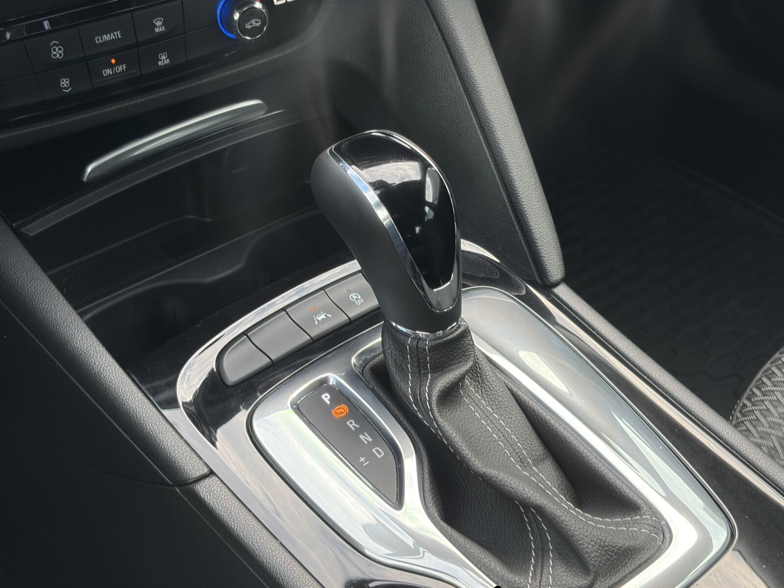 Opel Insignia - zdjęcie 14